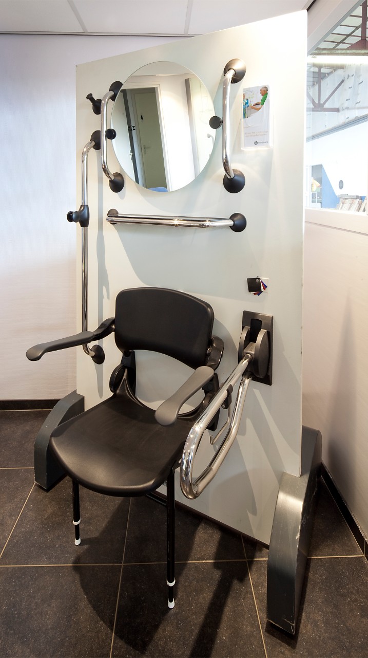 Wandbeugels en een douchezitje Wandbeugels en een douchezitje