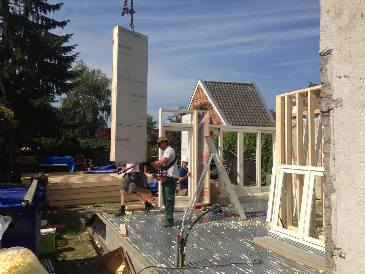Plaatsing van een aanbouw | © HG Bouwtechniek Plaatsing van een aanbouw | © HG Bouwtechniek