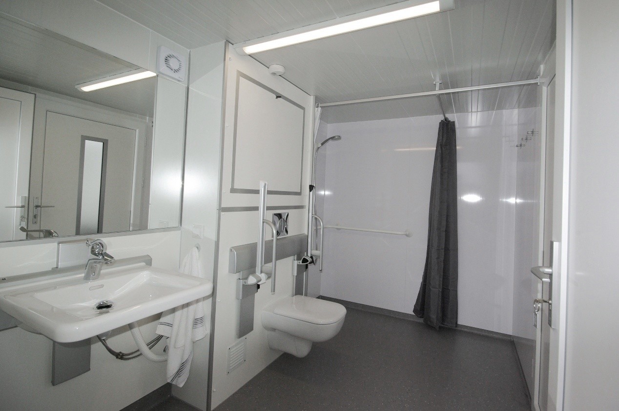 Binnenzijde Badkamer op wielen Interieur mobiele badkamer - Badkamer op wielen