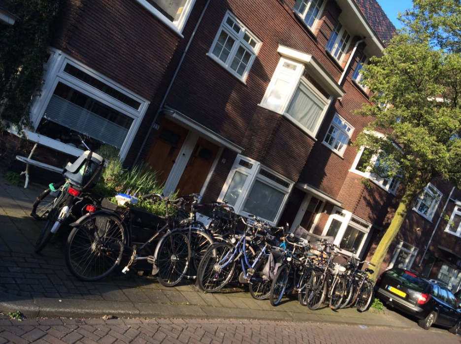 Fietsen worden elders gestald in de leefstraat Fietsen worden elders gestald in de leefstraat