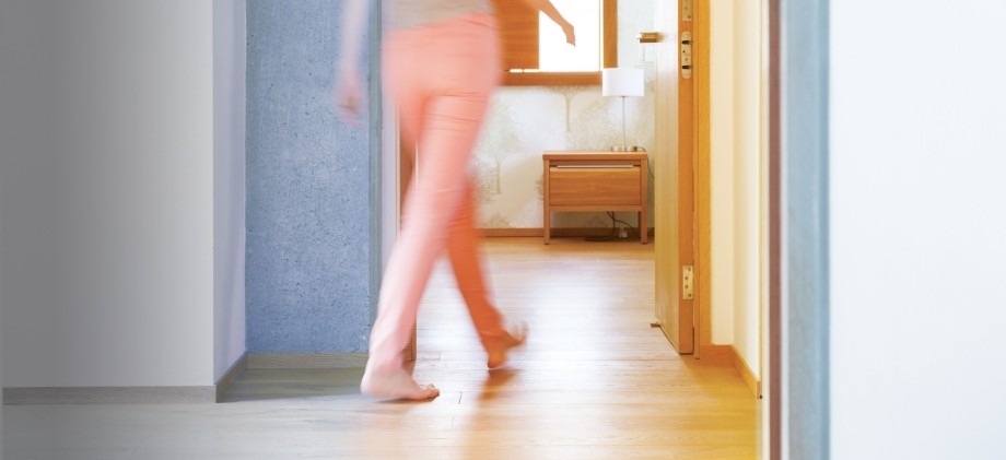 Vloerverwarming leidt tot meer comfort in huis Lopen op een warme vloer