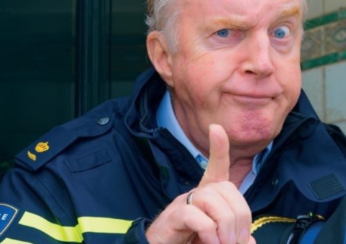 Laat niemand binnen wat ze ook verzinnen _ klein