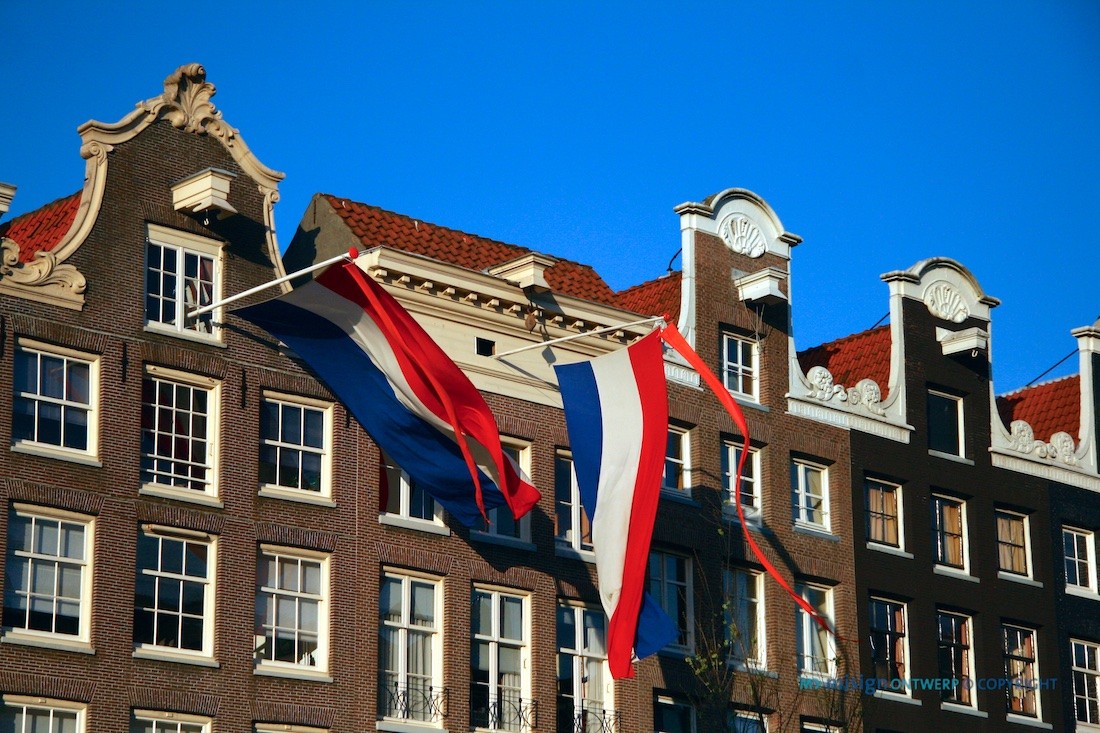 Oranje stroom maakt een opmars 