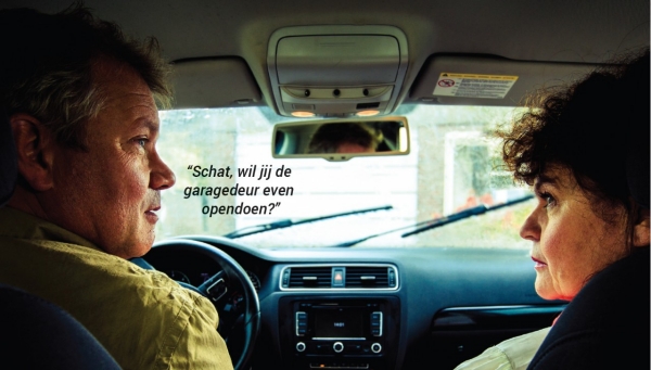 Schat-wil-jij-even-de-garagedeur-opendoen