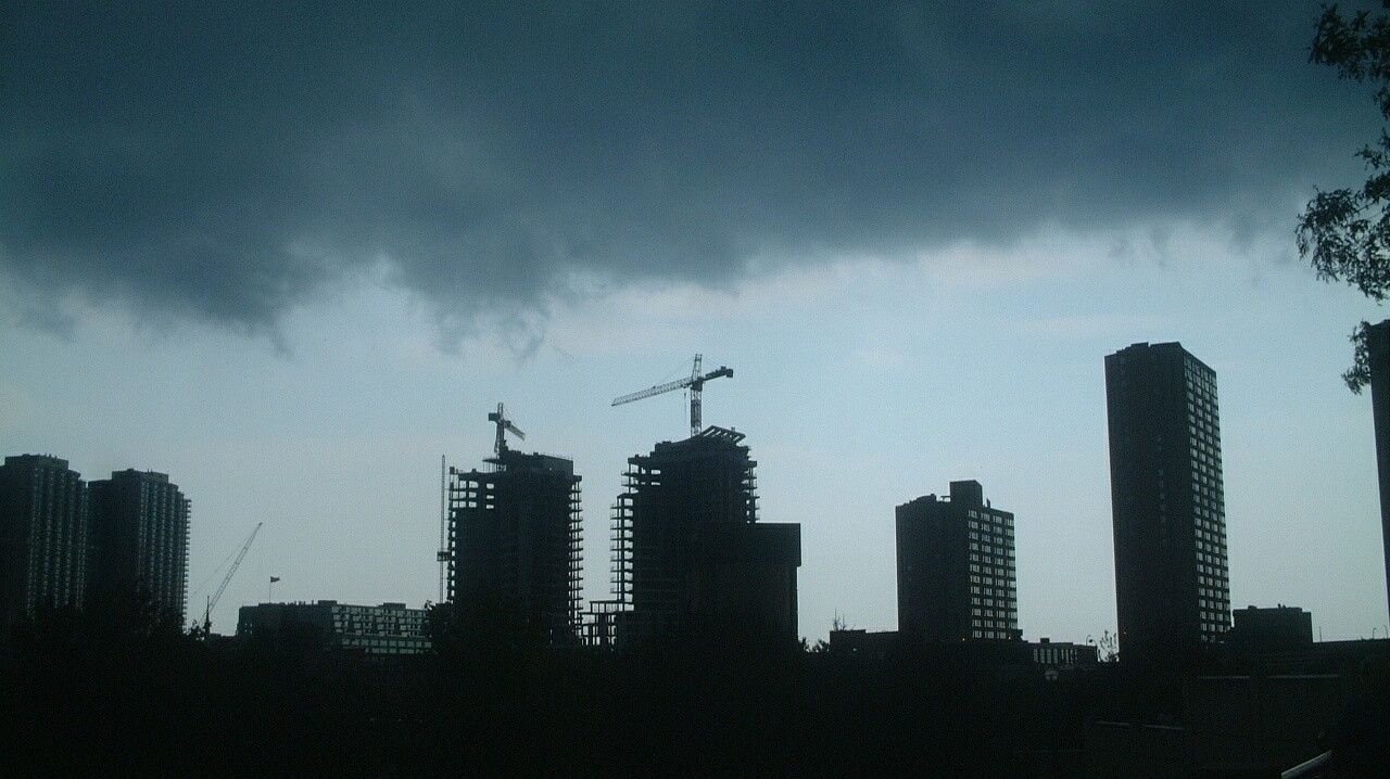 Storm boven de stad