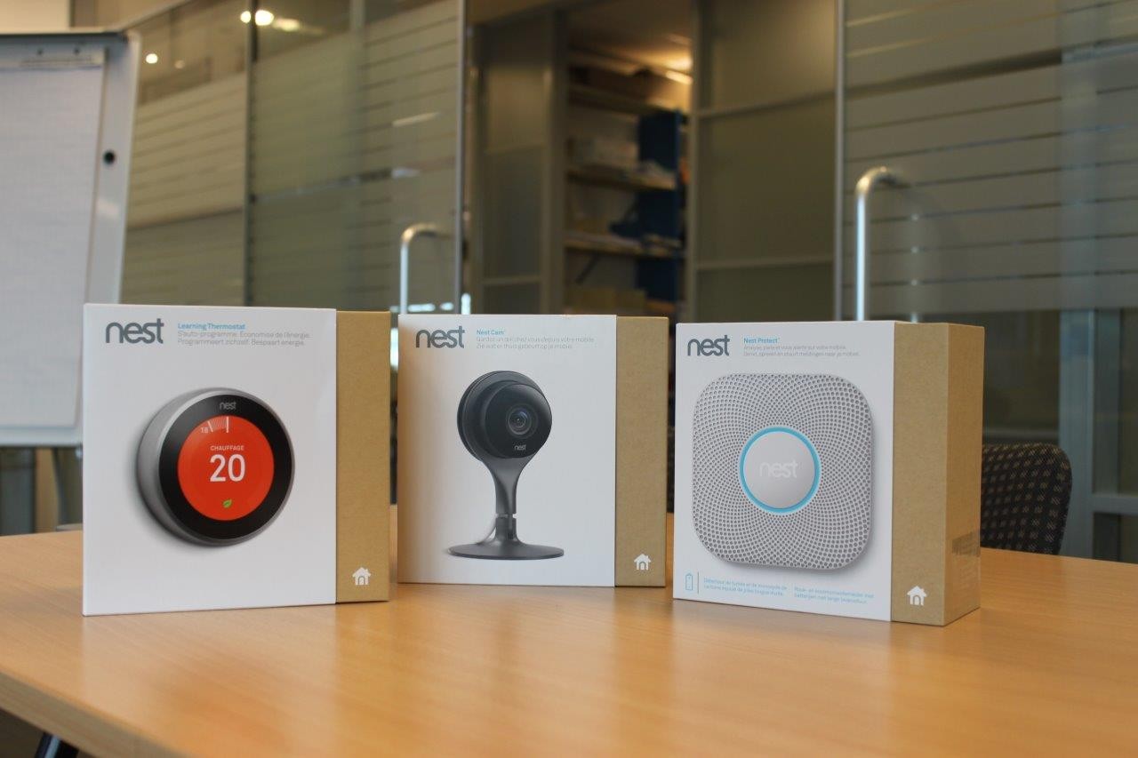Nest zelflerende thermostaat, Nest slimme camera en Nest rookmelder bij de Nest Pro-training Nest zelflerende thermostaat, Nest slimme camera en Nest rookmelder bij de Nest Pro-training