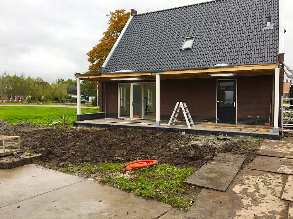 Huis met omgewoelde grond voor aanleg warmtepomp Huis met omgewoelde grond voor aanleg warmtepomp