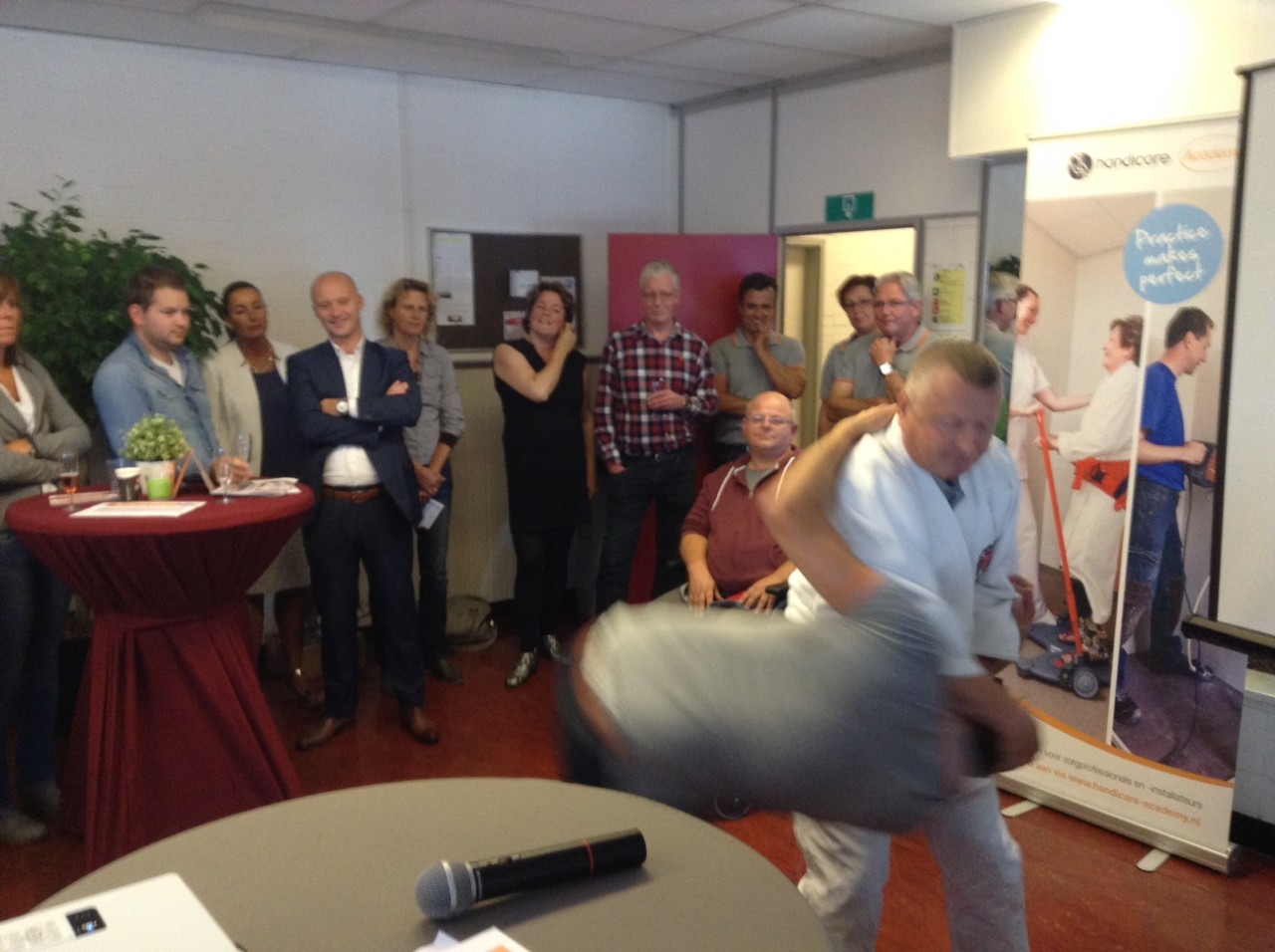 Opening van de Handicare Academy met een Taekondo-meester Opening van de Handicare Academy met een Taekondo-meester