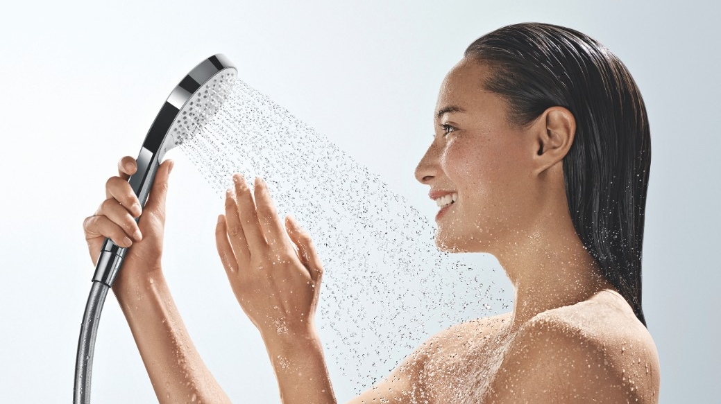 Hansgrohe Croma Select-handdouche in gebruik