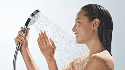 Hansgrohe Croma Select-handdouche in gebruik