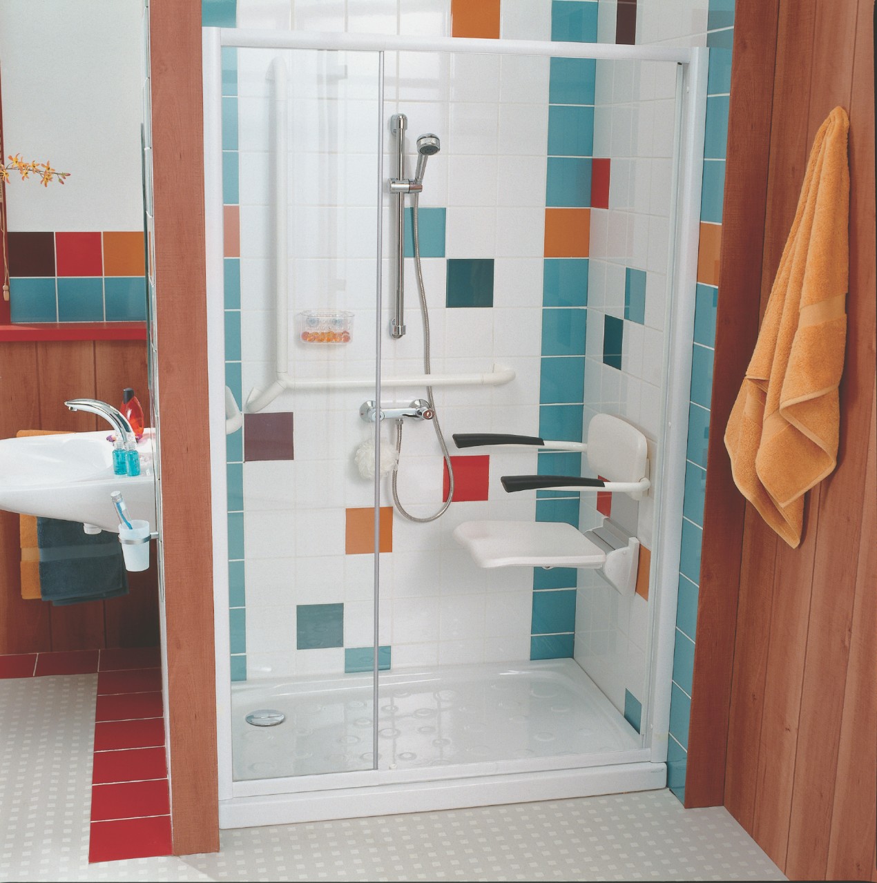 Invacare douchezitje in een douche Invacare douchezitje in een douche