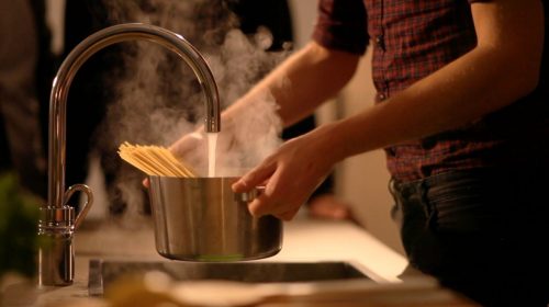 Pasta koken in een handomdraai met de Inventum HotSpot Titanium kokendwaterkraan