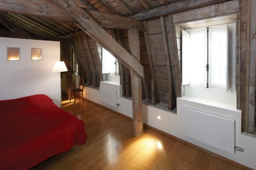 Jaga Strada in de slaapkamer