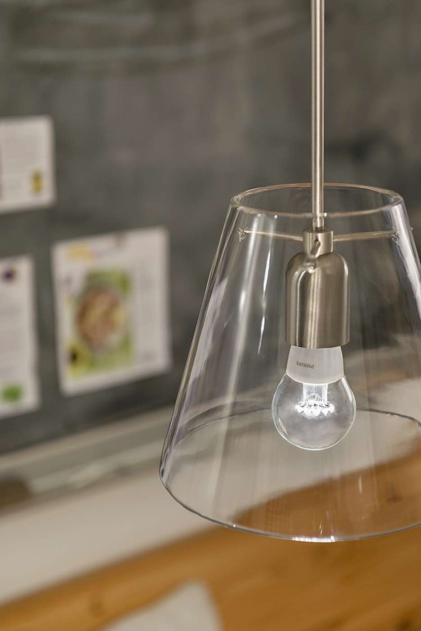 MASTER LEDbulb Clear in de woonkamer MASTER LEDbulb Clear in de woonkamer