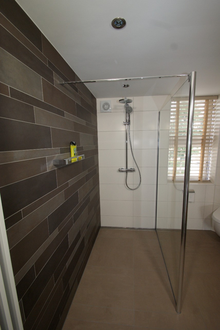 Douche met Van den Berg douchegoot Douche met Van den Berg douchegoot