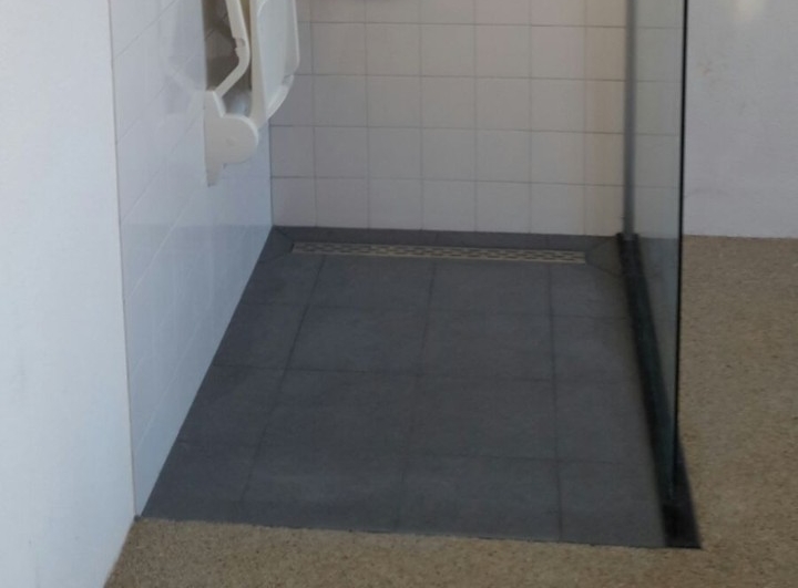 Ideale aanpassing seniorenbadkamer: inloopdouche Ideale aanpassing seniorenbadkamer: inloopdouche