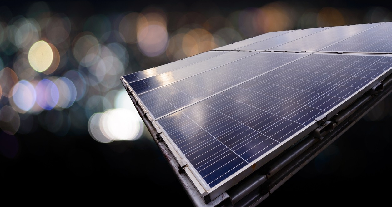zonnepanelen in het donker zonnepanelen in het donker