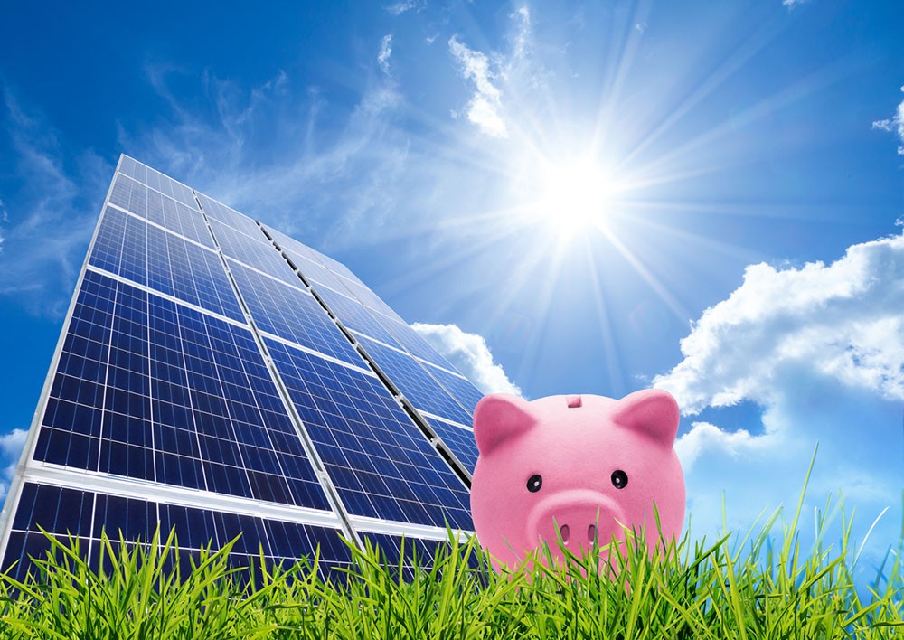 Met zonnepanelen bespaar je veel geld op je energierekening Met zonnepanelen bespaar je veel geld op je energierekening