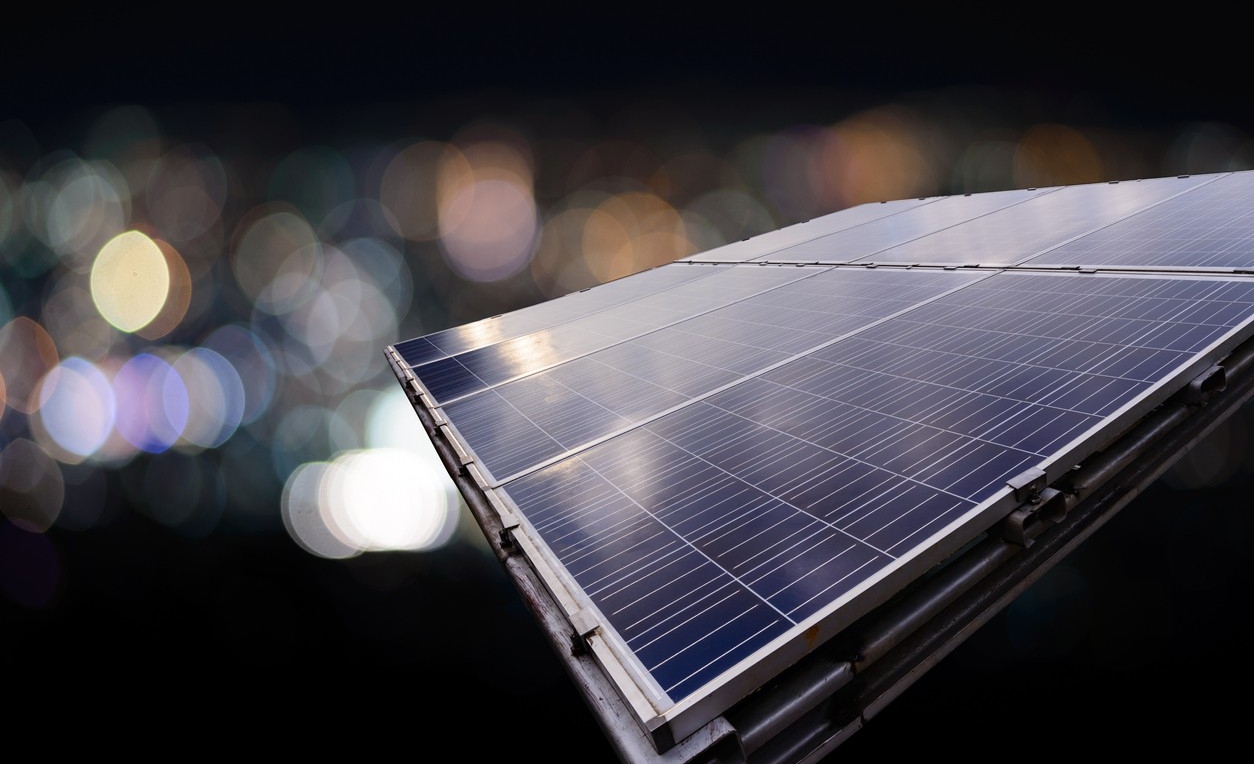 Zonnepanelen in de nacht