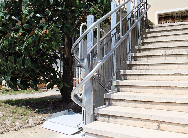 traplift-platformlift-buiten-public-2s traplift-platformlift-buiten-public-2s