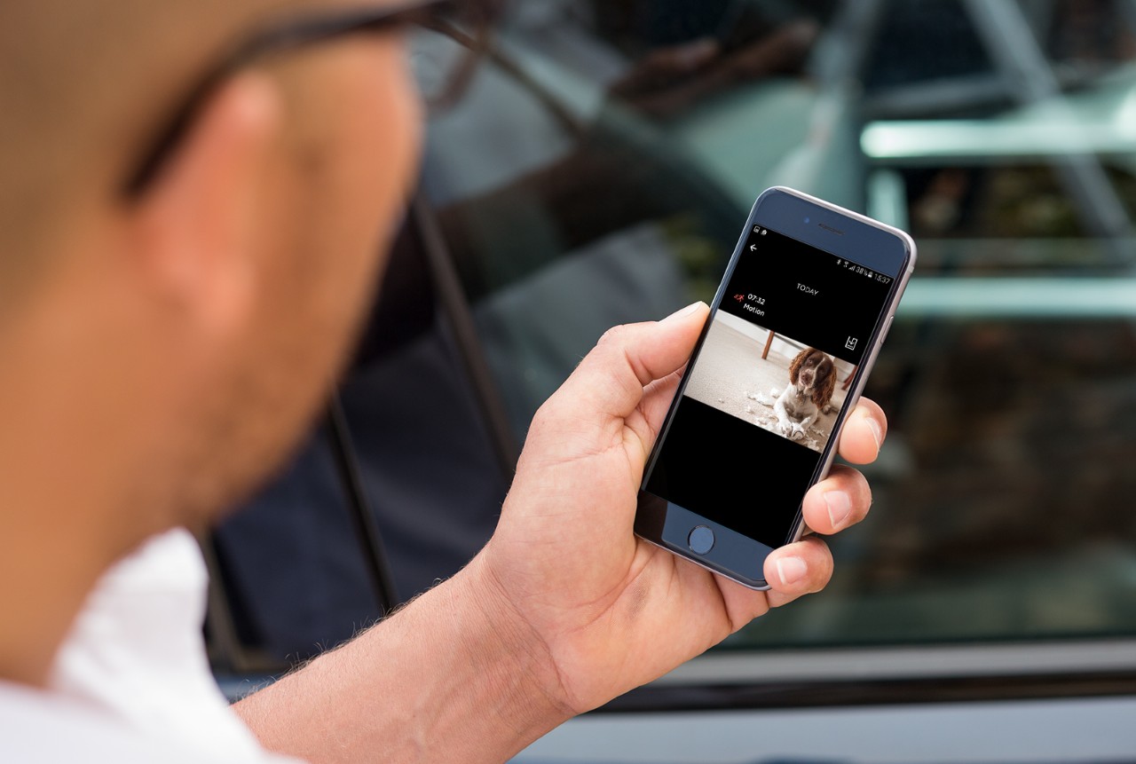 Streamen via de cloud met de Lyric C1 smartphoneapp Streamen via de cloud met de Lyric C1 smartphoneapp